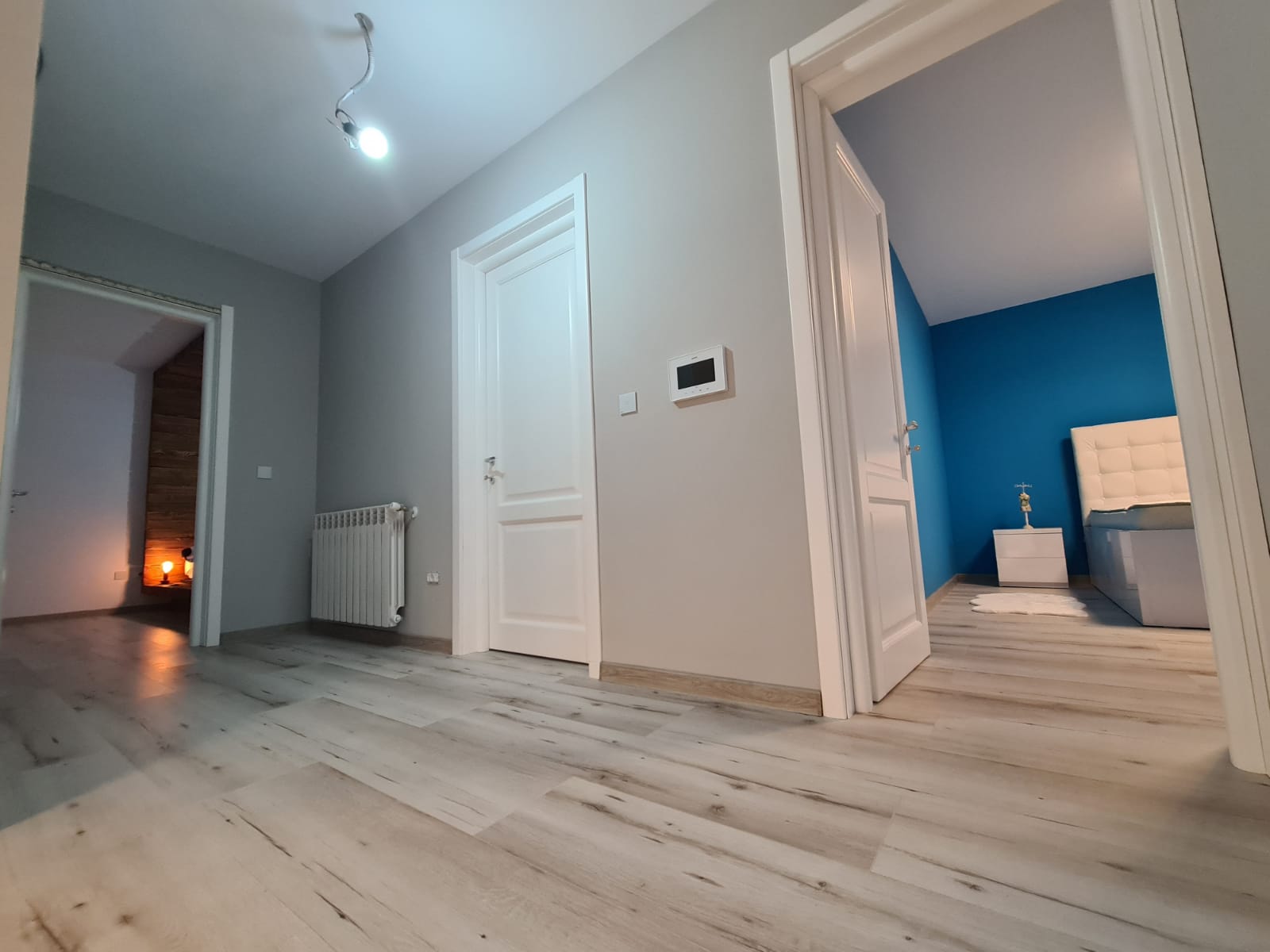 Flatter gas exaggerate Uși din lemn masiv pentru un apartament din Iași - Usi din lemn masiv la  comandă în Bacău